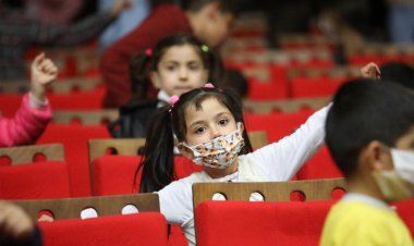 VAN’DA ÇOCUKLAR TİYATRO OYUNU İLE EĞLENDİ