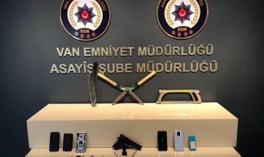 VAN'DA KABLO VE OTO HIRSIZLARI ŞİFRELİ KONUŞMAYLA YAKALANDI