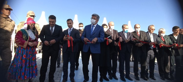 Tuşba Belediyesi Kilit Taşı Parke Çalışması ile Bir Yeniliğe Daha İmza Attı
