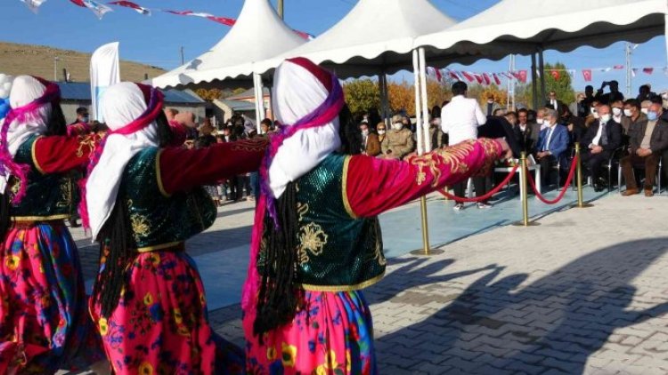 Tuşba Belediyesi Kilit Taşı Parke Çalışması ile Bir Yeniliğe Daha İmza Attı