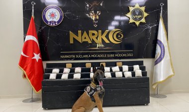 Van'da Uyuşturucu Operasyonu: 8 Kilo 215 Gram Metamfetamin ve 2 Kilo 20 Gram Eroin Ele Geçirildi