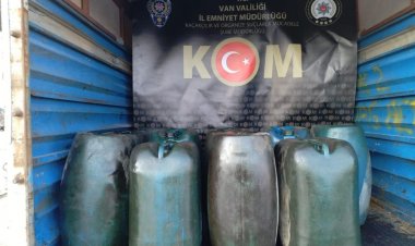 VAN'DA YÜZLERCE GÜMRÜK KAÇAĞI MALLARI ELE GEÇİRİLDİ!