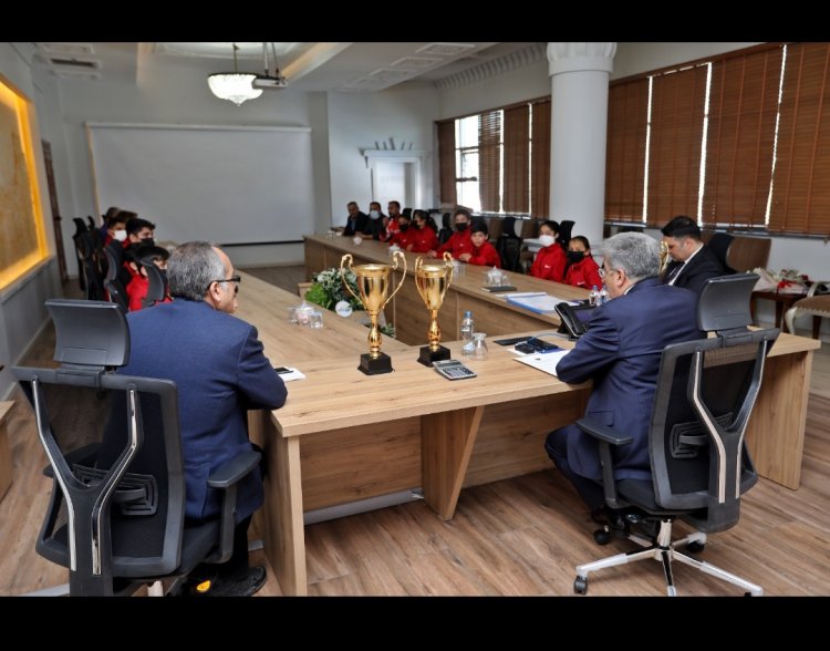 VALİ BİLMEZ’İ ŞAMPİYON GENÇLER ZİYARET ETTİ!