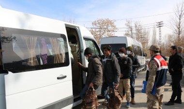 VAN'DA DERE YATAĞINDA 116 GÖÇMEN YAKALANDI!