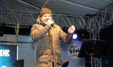 VAN SHOPPİNG FEST PROGRAMININ BUGÜNKÜ KONUKLARI DENGBÊJLER OLDU!