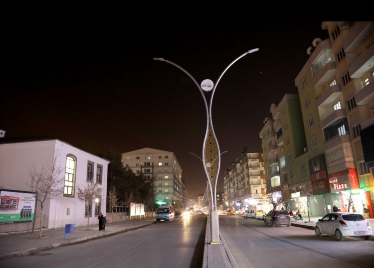 VAN BÜYÜKŞEHİR İKLİM DEĞİŞİKLİĞİ FARKINDALIĞI İÇİN IŞIKLARI SÖNDÜRDÜ!