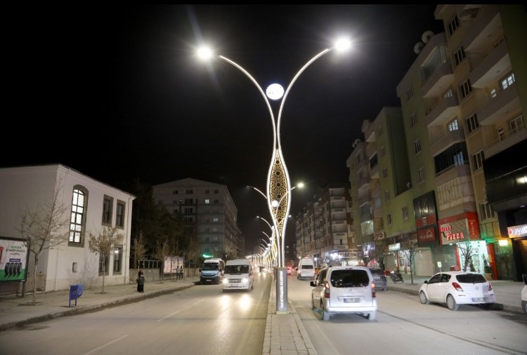 VAN BÜYÜKŞEHİR İKLİM DEĞİŞİKLİĞİ FARKINDALIĞI İÇİN IŞIKLARI SÖNDÜRDÜ!