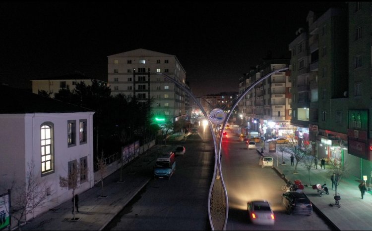 VAN BÜYÜKŞEHİR İKLİM DEĞİŞİKLİĞİ FARKINDALIĞI İÇİN IŞIKLARI SÖNDÜRDÜ!