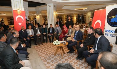 İPEKYOLU BAŞKAN V. AYDIN, MUHTARLARLA İFTAR PROGRAMINDA BİRARAYA GELDİ!