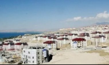 VAN EDREMİT'TE SAVCILARA YAPILAN KONUTLARLA İLGİ ASILSIZ HABERLERE AÇIKLIK GETİRDİ!