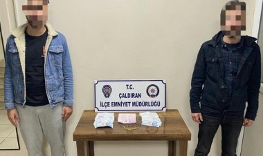 VAN'DA KUYUMCULARA SAHTE ALTIN SATMAYA ÇALIŞAN 2 KİŞİ TUTUKLANDI!