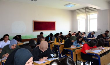 TUŞBA BELEDİYESİ EĞİTİME DESTEKLERİNİ SÜRDÜRÜYOR: ÖĞRENCİLERE TYT DENEMESİ!