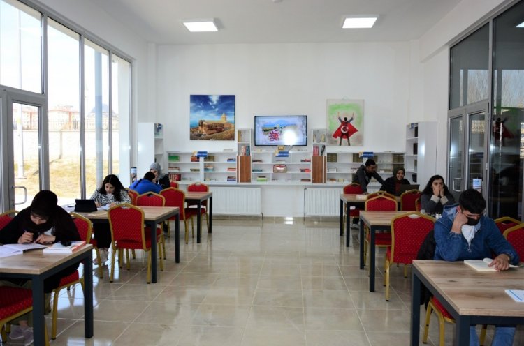 TUŞBA BELEDİYESİ, SOSYAL SORUMLULUK PROJELERİNE BİR İLK DAHA ‘KİTAP KAFE’ HİZMETİ!