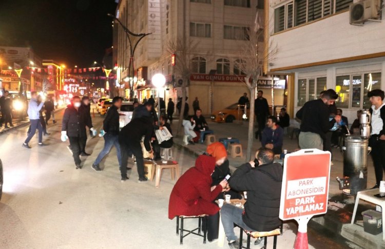 VAN BÜYÜKŞEHİR BELEDİYESİ KALDIRIM İŞGALCİLERE İZİN VERMEDİ!