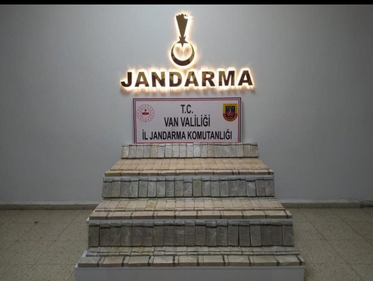 VAN'IN BAŞKALE KIRSALINDA YAPILAN ARAMA SONUCU 102 KG EROİN ELE GEÇİRİLDİ!