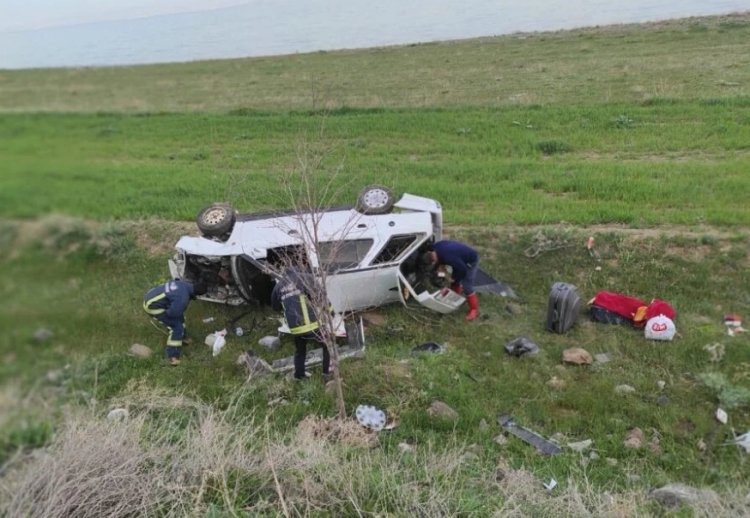 VAN'IN TUŞBA İLÇESİNDE TRAFİK KAZASI: 3 KİŞİ YARALANDI!