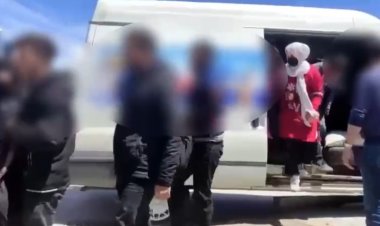 VAN'DA 32 DÜZENSİZ GÖÇMEN YAKALANDI!