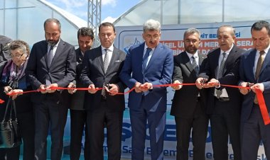 VAN'IN EDREMİT İLÇESİNDE TÜNEL SERALAR AÇILIŞI YAPILDI