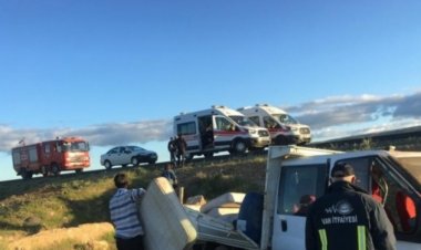 VAN'IN GEVAŞ İLÇESİNDE KAMYONET ŞARAMPOLE UÇTU!