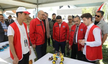 İPEKYOLU'NDA GELECEĞİN MUCİTLERİ HÜNERLERİNİ SERGİLEDİ!