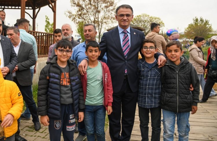 VAN VALİSİ OZAN BALCI, BALIKLARIN GÖÇÜNDE VANLILARIN SICAK KARŞILANMASIYLA  KARŞILAŞTI!