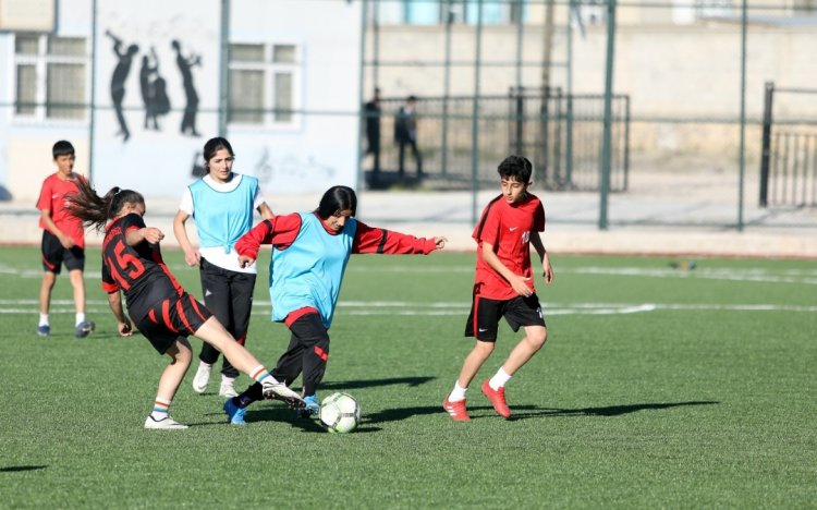VAN'IN YEŞİL DAHA YILDIZ KIZLARI 2. LİG YOLUNDAKİ FİNAL MAÇINA HAZIRLAR!