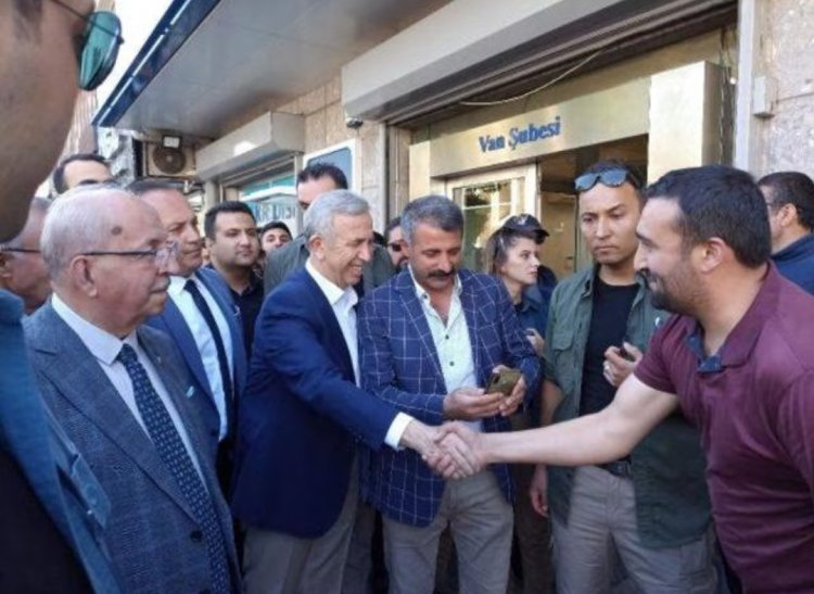 CHP'Lİ BELEDİYE BAŞKANLARINA VAN'DA YOĞUN İLGİ: MANSUR YAVAŞ ESNAF ZİYARETİNE ÇIKTI, EKREM İMAMOĞLU MURADİYE DE...