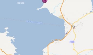 VAN'DA ART ARDA DEPREMLER OLDU!