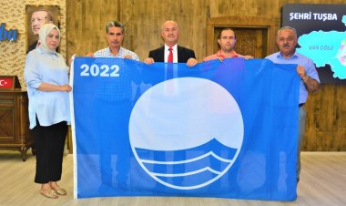 BAŞKAN AKMAN,  ‘MAVİ BAYRAĞI’ YENİDEN TESLİM ALDI