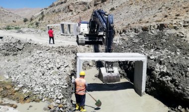 VAN BÜYÜKŞEHİR BELEDİYESİ, KIRSALDA YOLLARIN ALT YAPISINI GÜÇLENDİRMEYE BAŞLADI