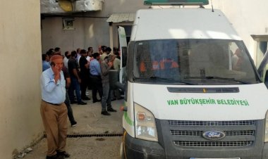 VAN'IN MURADİYE İLÇESİNDE 15 YAŞINDAKİ ÇOCUK KENDİSİNİ SİLAHLA VURDU!