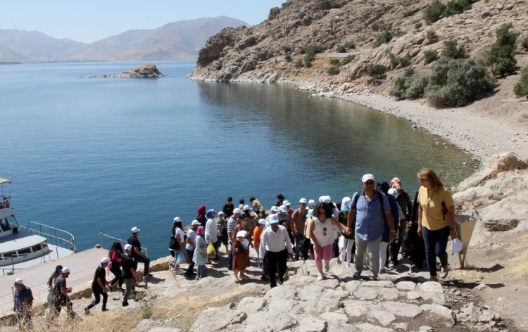 BÜYÜKŞEHİR BELEDİYESİ ÖZEL EĞİTİME İHTİYAÇ ÇOCUKLARI AKDAMAR ADASINDA DOLU BİR GÜN GEÇİRDİ
