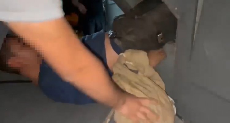 VAN'DA KAÇAK GÖÇMENLER, OTOBÜSTEKİ GİZLİ BÖLMEDE PES DEDİRTTİ