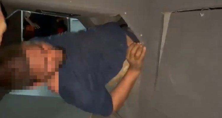 VAN'DA KAÇAK GÖÇMENLER, OTOBÜSTEKİ GİZLİ BÖLMEDE PES DEDİRTTİ