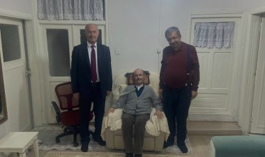 BELEDİYE BAŞKANI AKMAN VE YAZAR-ŞAİR İNANÇ, ALS HASTASI ÇELİK’İ ZİYARET ETTİLER