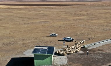 BÜYÜKŞEHİR GÜNYÜZÜ YAYLASININ SU SIKINTISINI GÜNEŞ PANELLERİ KURARAK GİDERDİ!