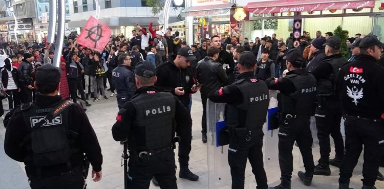 GALATASARAY - BEŞİKTAŞ DERBİ ÖNCESİ VAN'DA GERGİNLİK YAŞANDI!