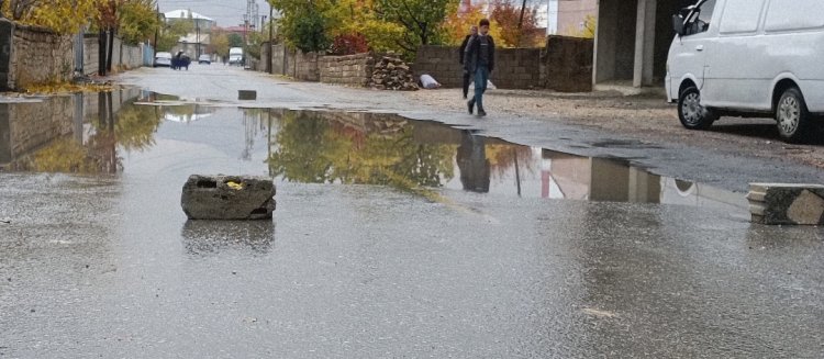 VAN'DA ÇÖZÜM BEKLEYEN SORUNLARDAN BİRİ DE YAĞMUR SULARININ OLUŞTURDUKLARI GÖLETLER!;