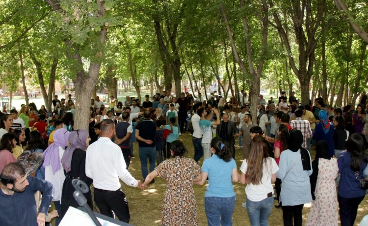 VAN BÜYÜKBÜYÜKŞEHİR 2022’DE 21 BİN 834 EKONOMİK DEZAVANTAJLI İNSANLARIMIZA YARDIM TALEBİNİ GERÇEKLEŞTİRDİ! 