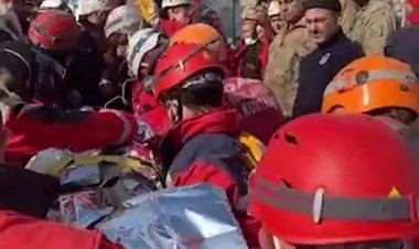 DEPREMİN 10. GÜNÜ MUCİZELER DEVAM EDİYOR: 1 KADIN VE 2 ÇOCUK 228. SAATTE KURTARILDI!