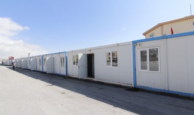 ERCİŞ BELEDİYESİ YARDIM SEFERBERLİĞİNİ SÜRDÜRÜYOR: 60 ADET KONTEYNER EV DESTEĞİ!