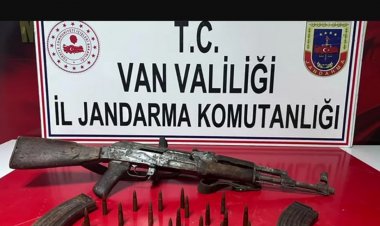 VAN'DA TOPRAĞIN ALTINDA SİLAH VE MÜHİMMAT BULUNDU 