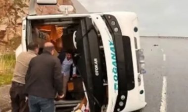 VAN'DA MİDİBÜS DEVRİLDİ: 16 YOLCU YARALI