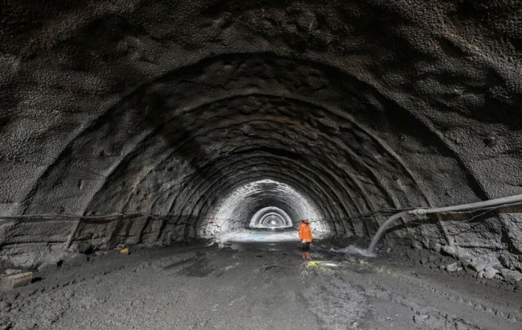 BAŞKALE GÜZELDERE GEÇİDİNDE IŞIK GÖRÜNDÜ!