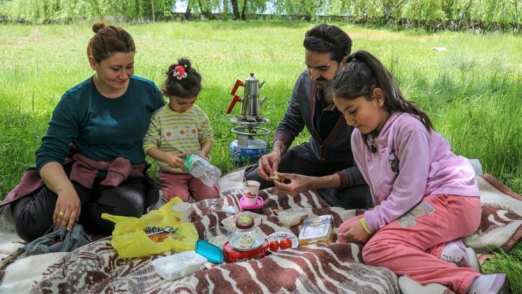 VAN'DA 'DÜNYA KAHVALTI GÜNÜ'NÜN 4'ÜNCÜSÜ GERÇEKLEŞTİRİLDİ!