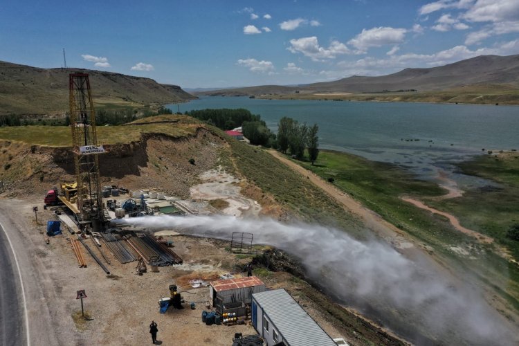 ERCİŞ'TE JEOTERMAL SU BULUNDU!