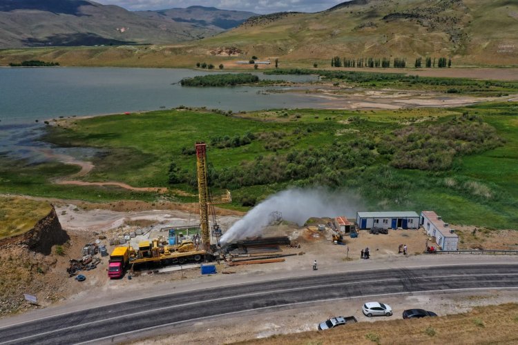 ERCİŞ'TE JEOTERMAL SU BULUNDU!