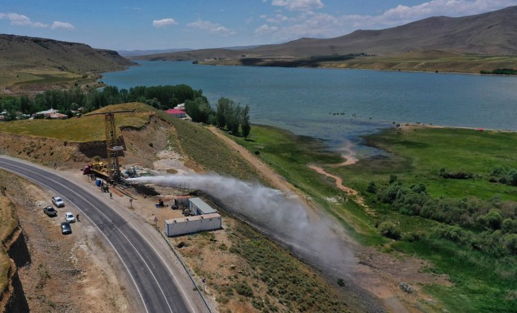 ERCİŞ'TE JEOTERMAL SU BULUNDU!