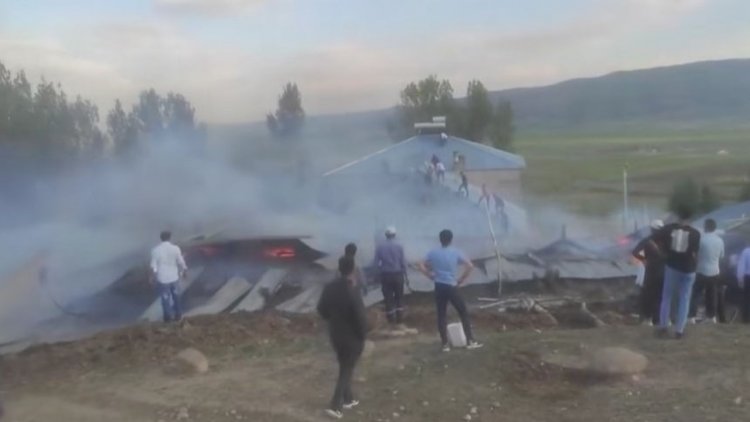 VAN'DA BİR EVDE YANGIN ÇIKTI! 