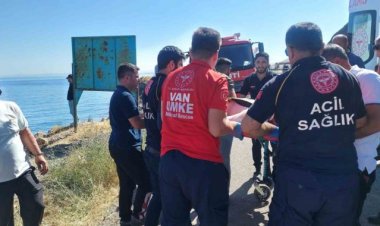 MİNİBÜS 11 KİŞİYLE VAN GÖLÜ'NE UÇTU!